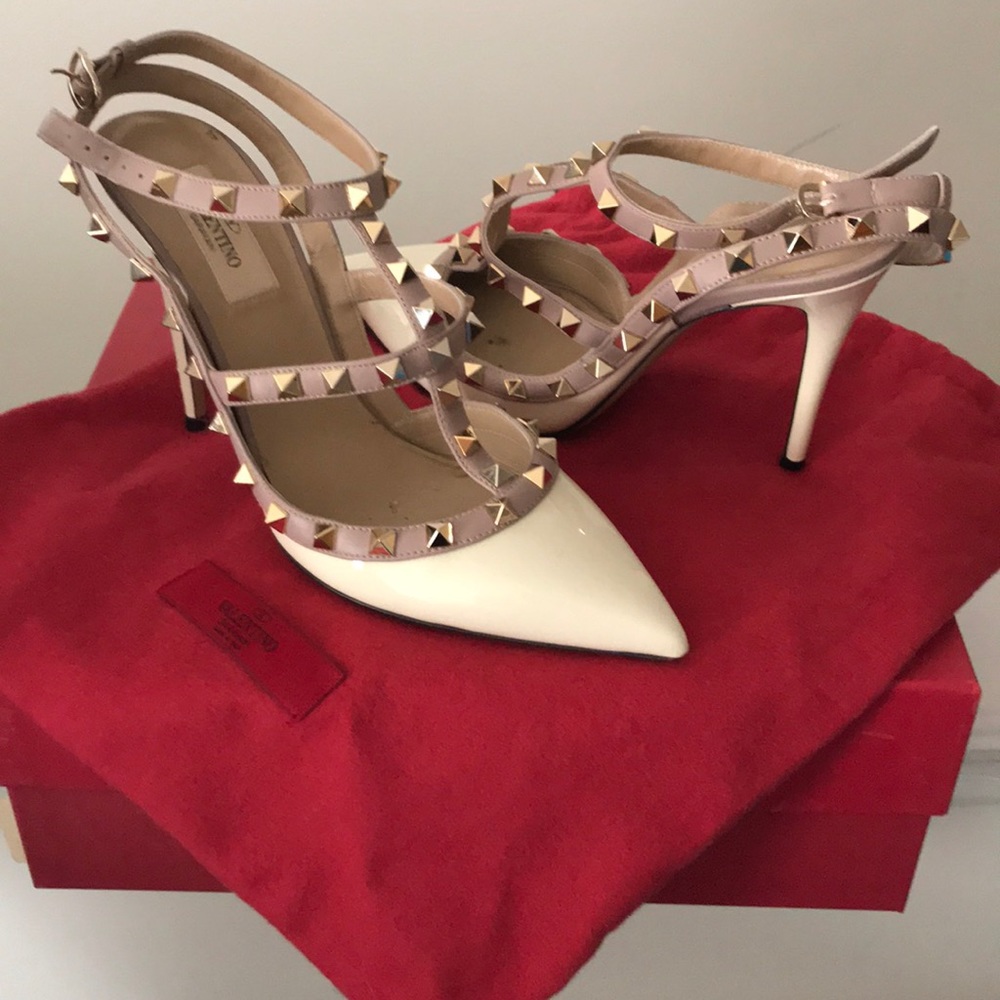 Valentino Light Ivory Patent Rockstud T-strap s39